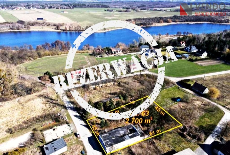 Działka nad jeziorem