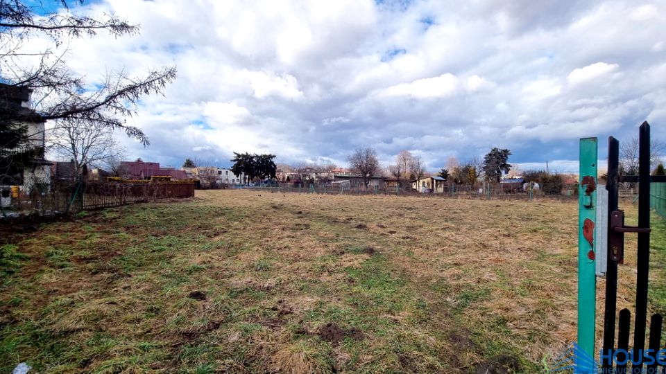 Ogrodzona działka sprzedam