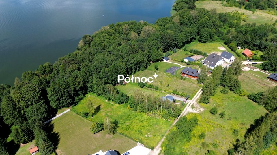 Działka nad jeziorem