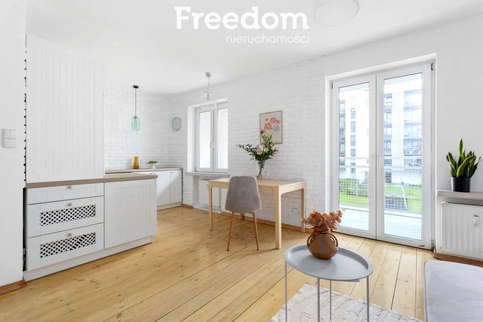 Mieszkanie blok mieszkalny nad jeziorem