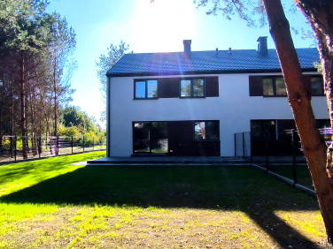 Dom z balkonem