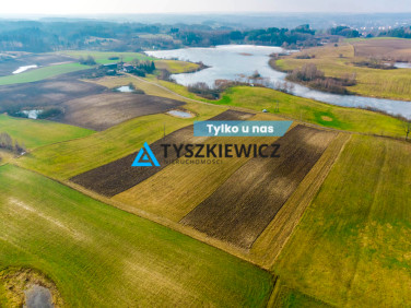 Działka nad jeziorem