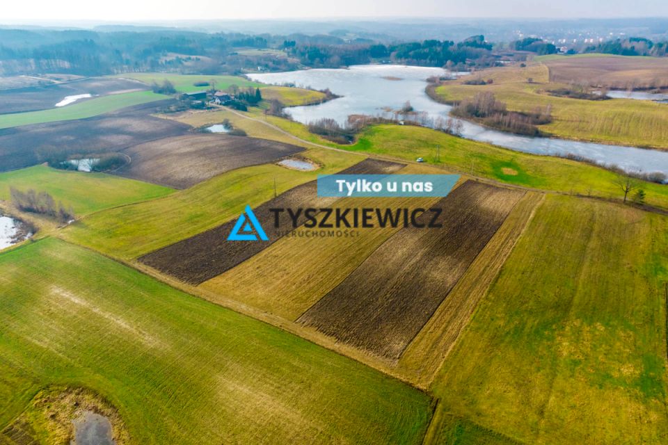 Działka nad jeziorem