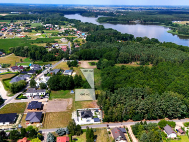 Działka nad jeziorem