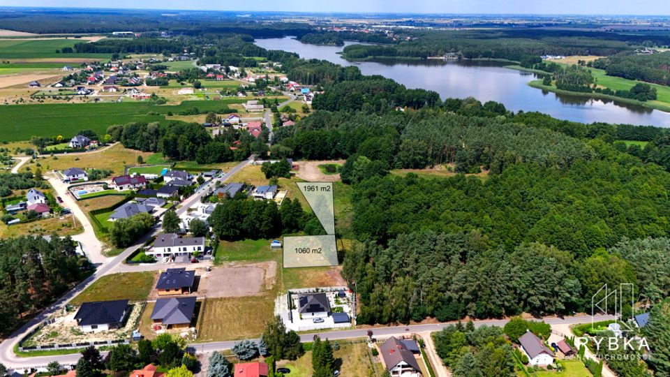 Działka nad jeziorem