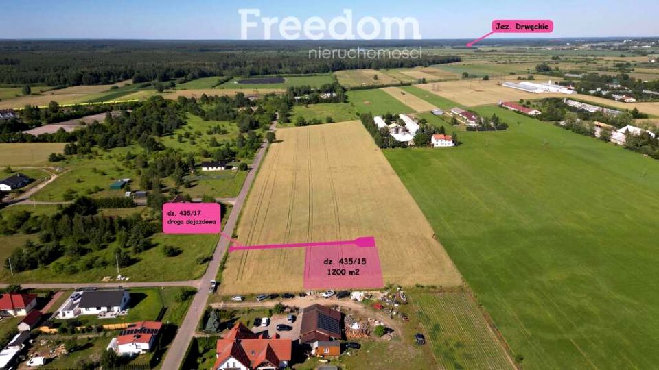 Działka nad jeziorem