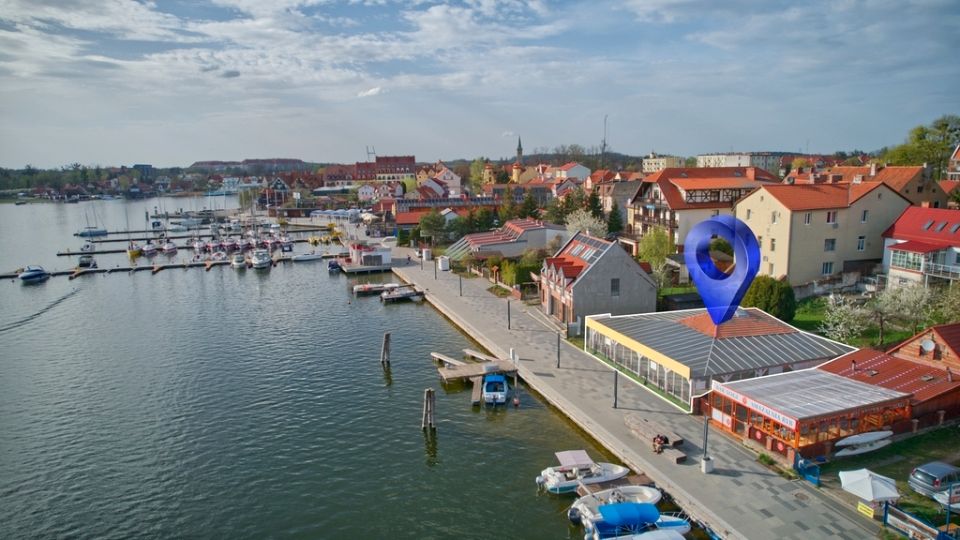 Działka nad jeziorem