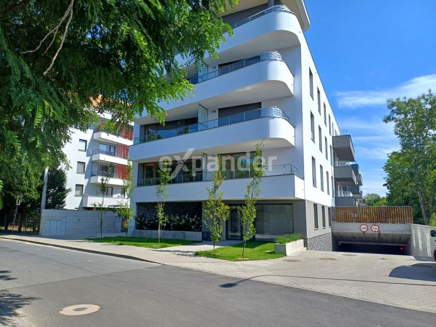 Mieszkanie blok mieszkalny przy lesie