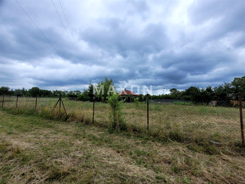 Ogrodzona działka Dębe