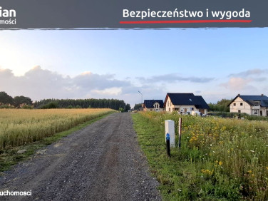 Działka przy lesie