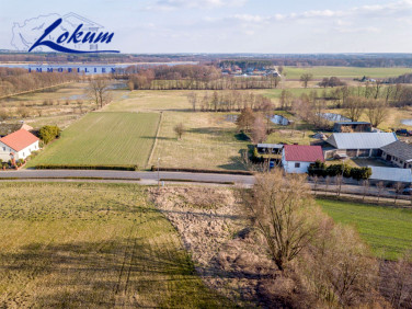Działka nad jeziorem