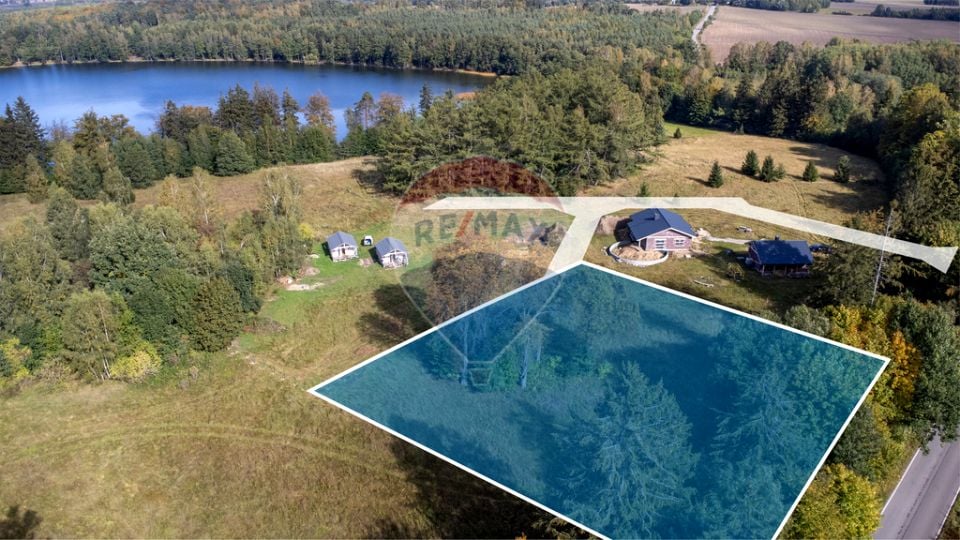 Działka nad jeziorem