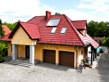 Dom z garażem
