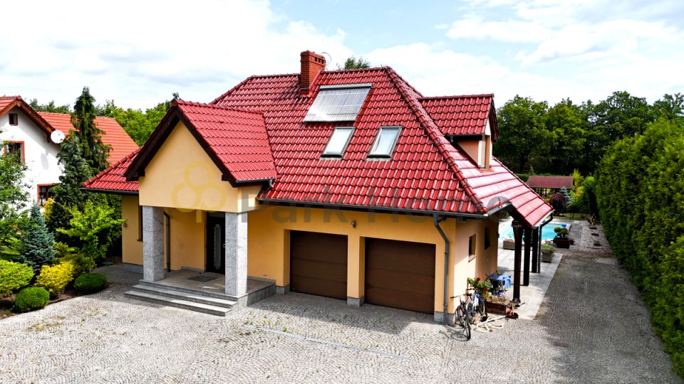 Dom z garażem