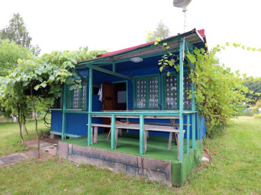 Działka nad jeziorem