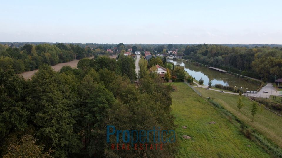 Działka nad jeziorem