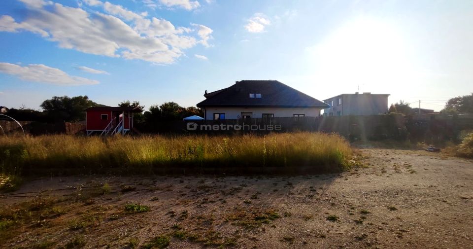 Ogrodzona działka sprzedam