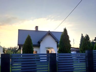 Dom z balkonem