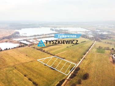 Działka nad jeziorem