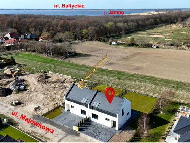 Dom z balkonem
