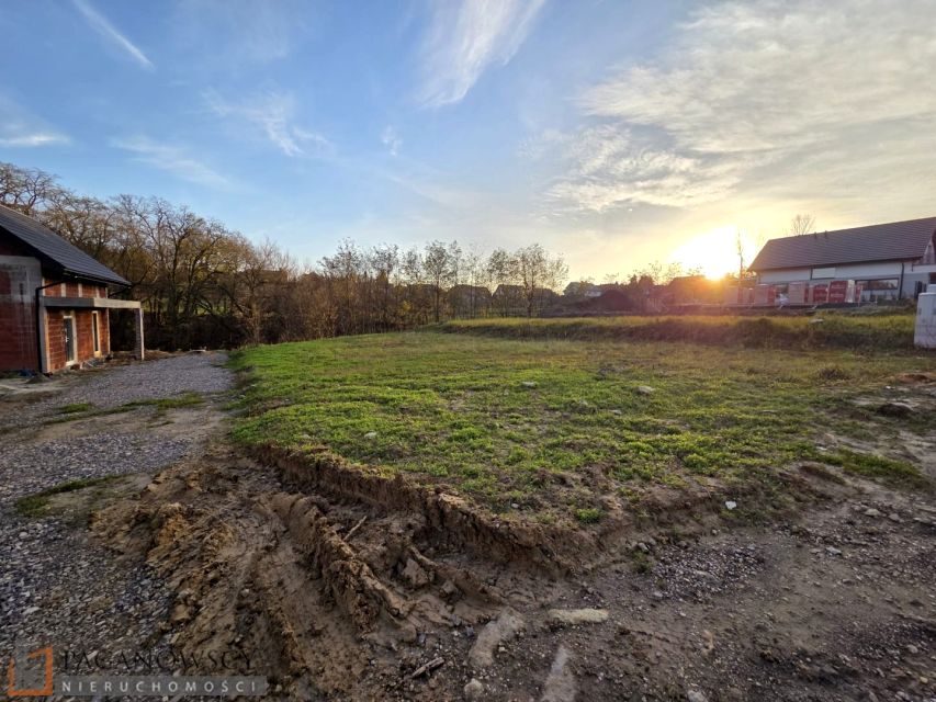 Pusta działka Węgrzce