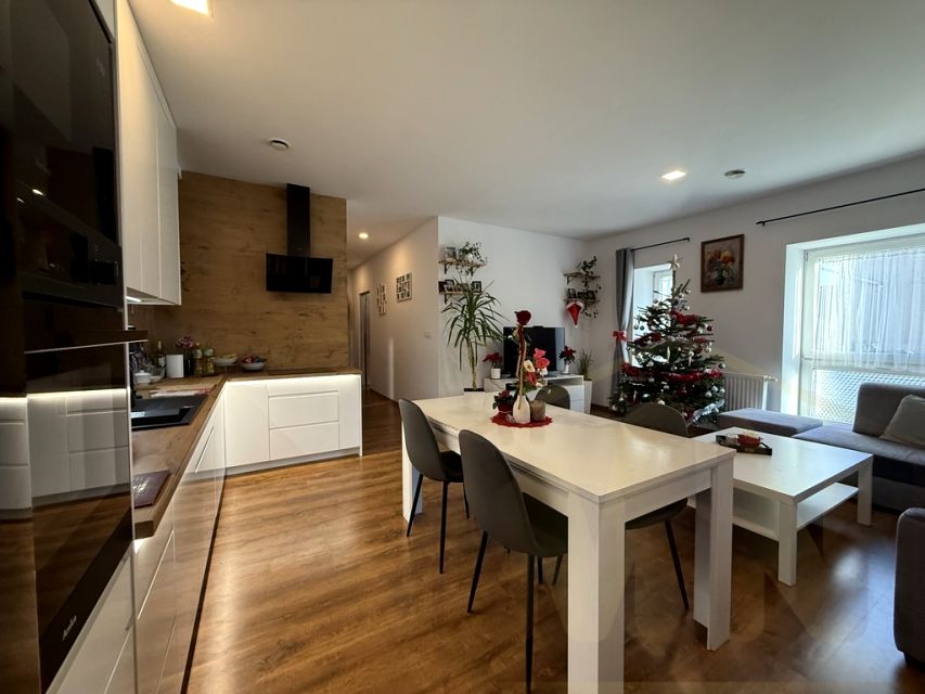 Mieszkanie blok mieszkalny przy lesie