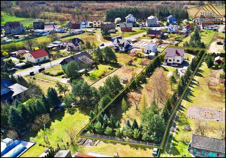 Dom z balkonem