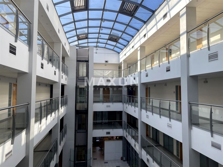 Budynek użytkowy Warszawa