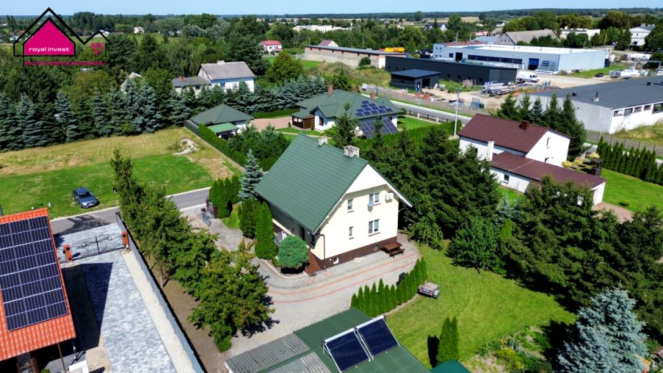 Dom z balkonem
