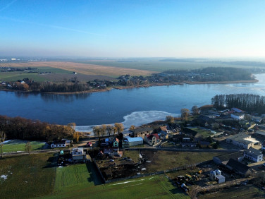 Działka nad jeziorem