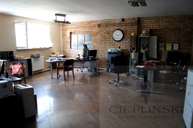 Budynek użytkowy Dobra