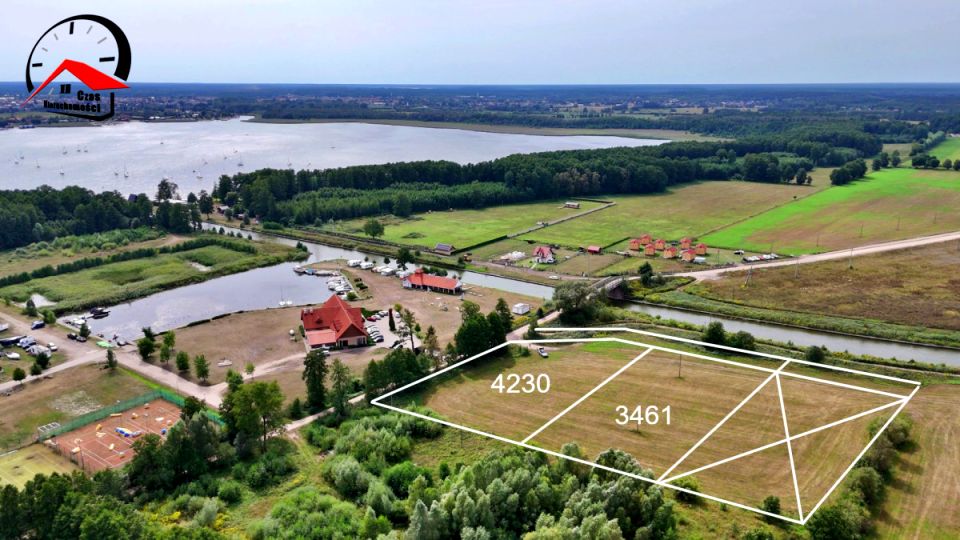 Działka nad jeziorem