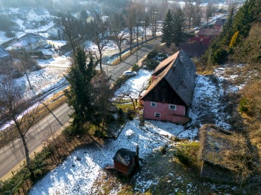 Dom z balkonem