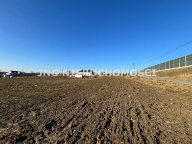 Pusta działka Skrzynki