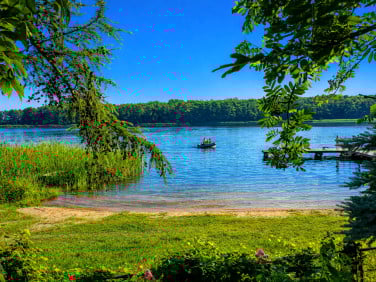 Działka nad jeziorem