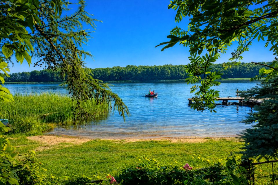 Działka nad jeziorem