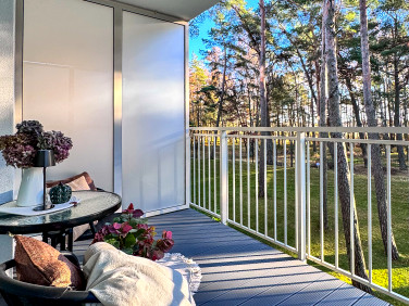 Usługowy nad jeziorem