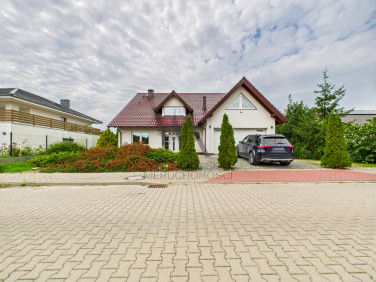 Dom z parkingiem
