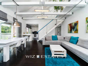 Mikrokawalerkę przy lesie