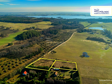 Działka nad jeziorem