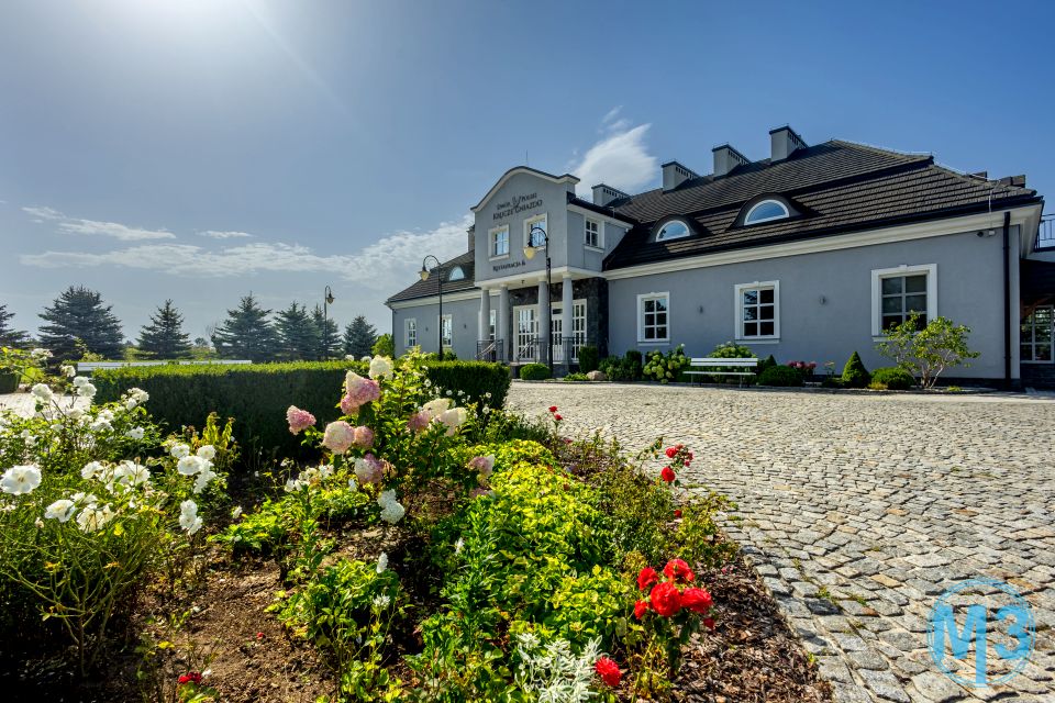 Usługowy przy lesie