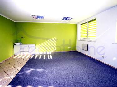 Usługowy nad jeziorem