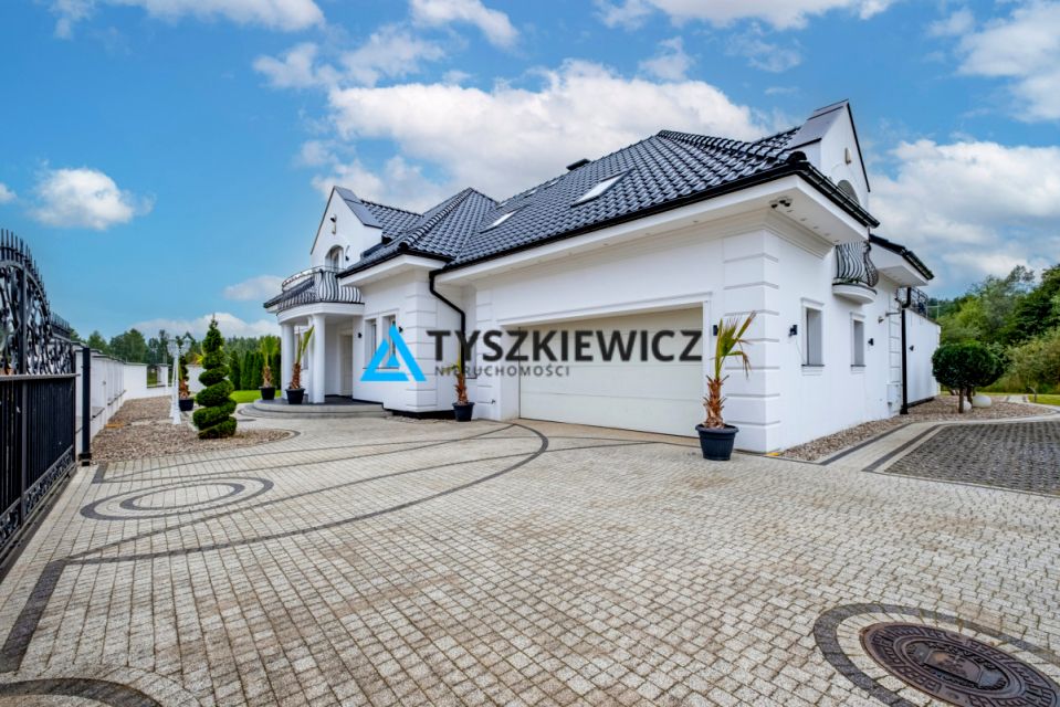 Dom z parkingiem
