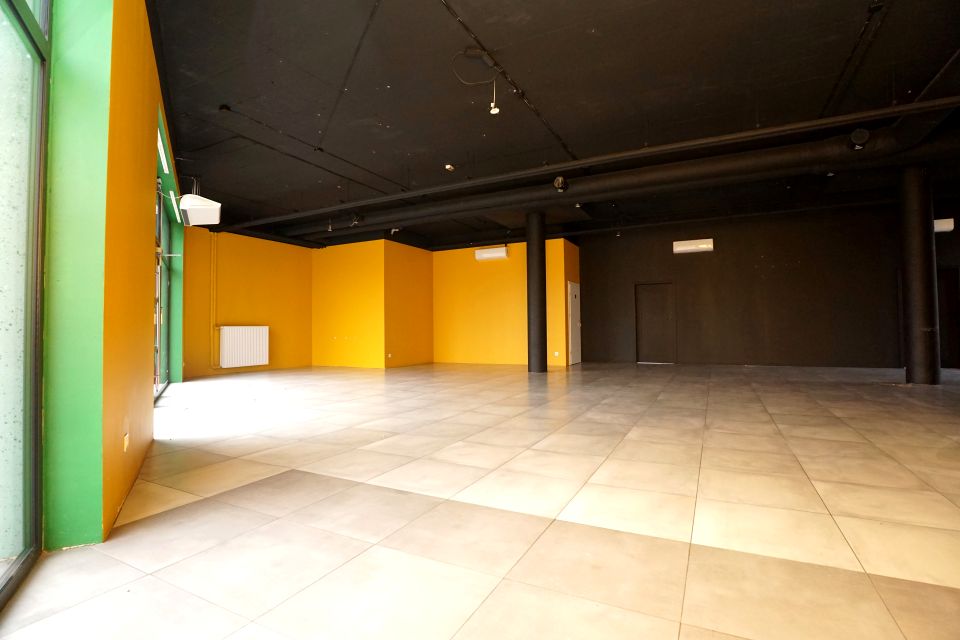 Usługowy przy lesie