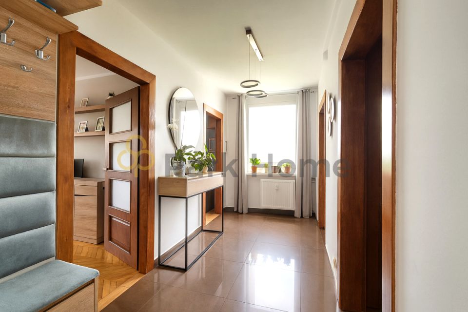 Mieszkanie blok mieszkalny nad jeziorem