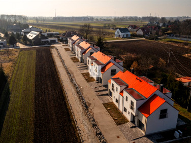 Dom z balkonem