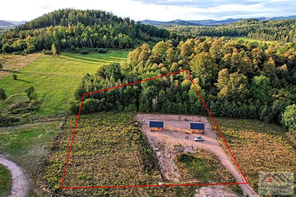 Zabudowana działka Łomnica