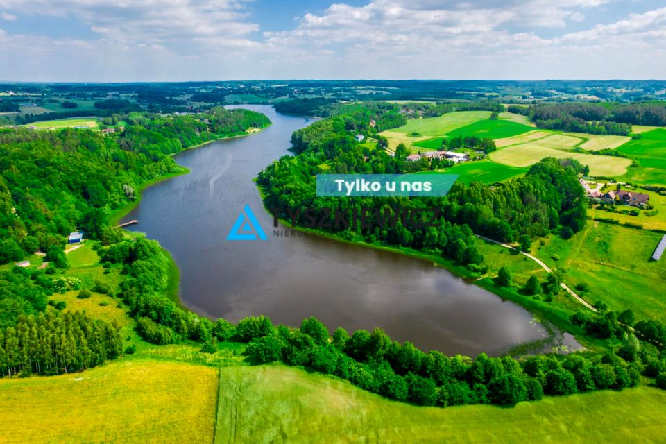 Działka nad jeziorem