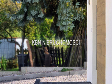 Dom z balkonem