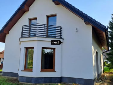 Dom z balkonem